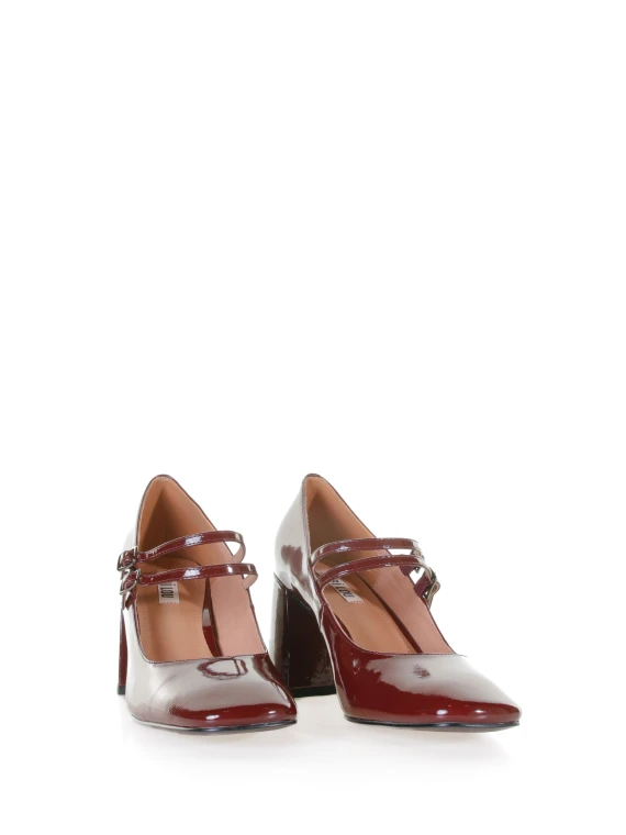 Décolleté red leather strap