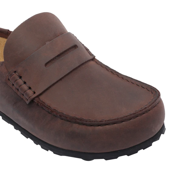 Sandali Brown
