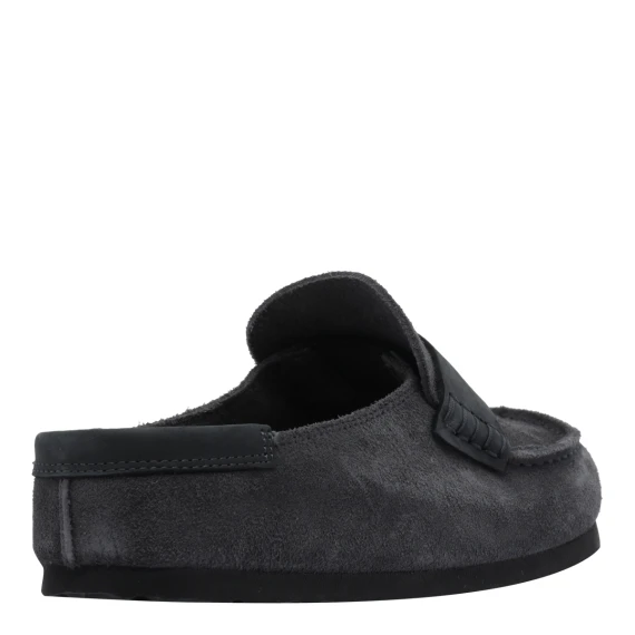 Flat shoes
