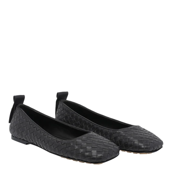 Flat shoes