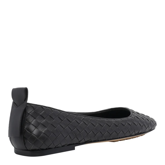 Flat shoes