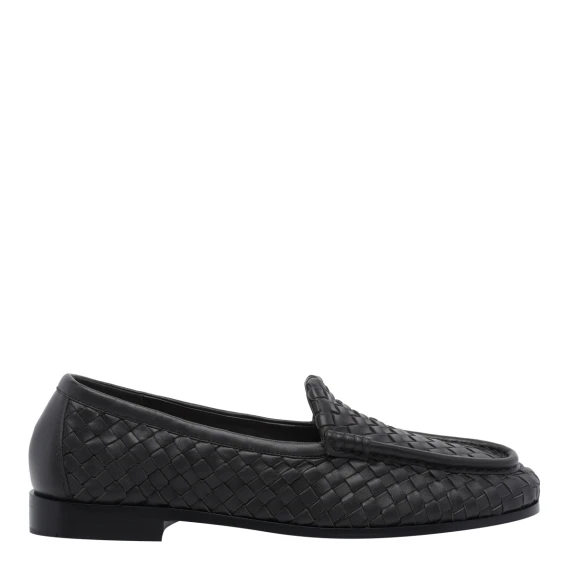 Flat shoes