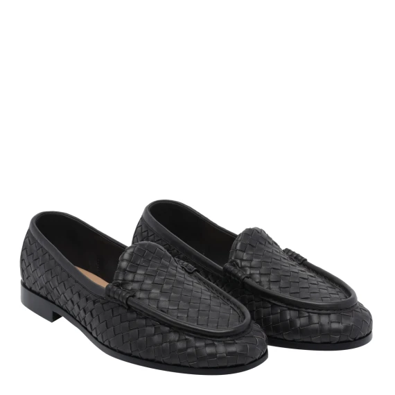 Flat shoes