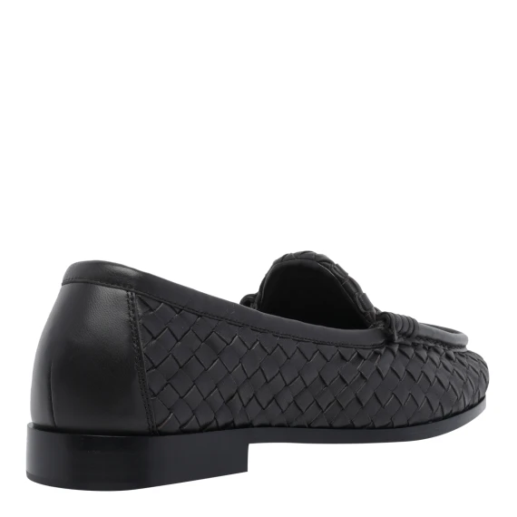 Flat shoes