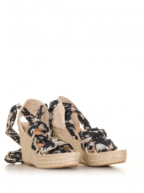 Jorgelina sandal in spotted fabric with wedge
