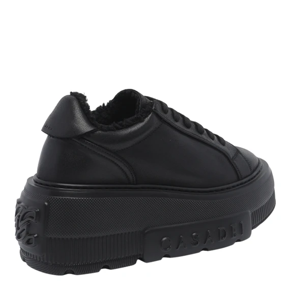 Sneakers nere