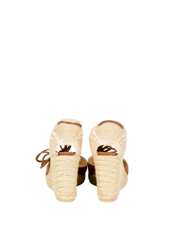 Flat shoes