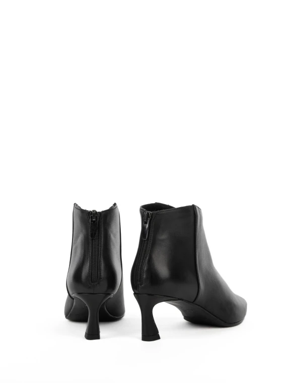 Black nappa leather boot