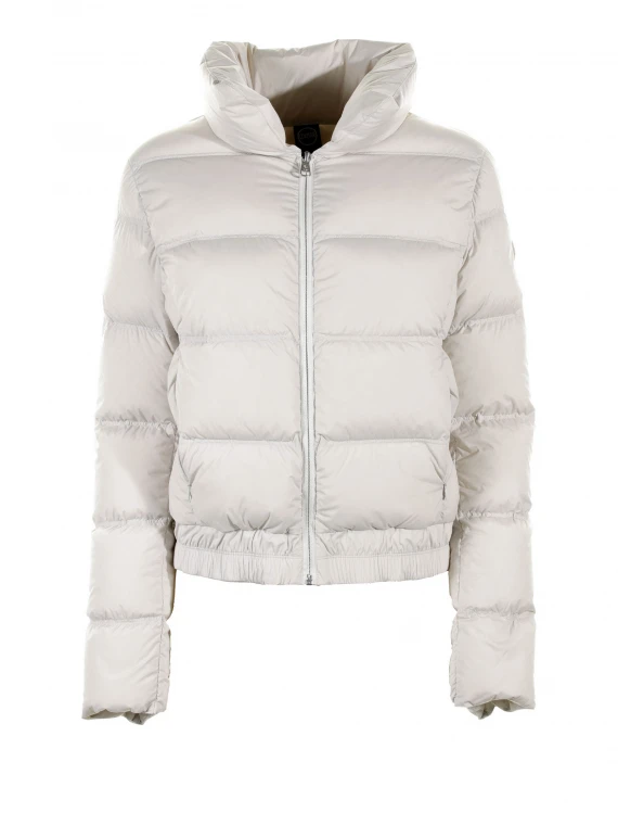Short white quilted down jacket