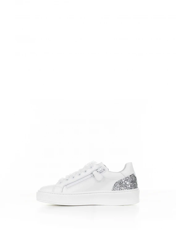 Sneaker in pelle con glitter argento