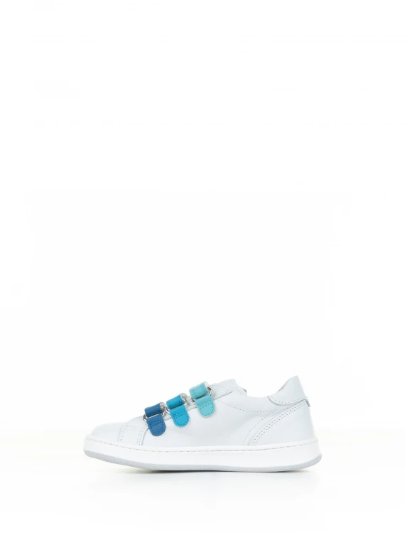 Sneaker bianco azzurro con strap