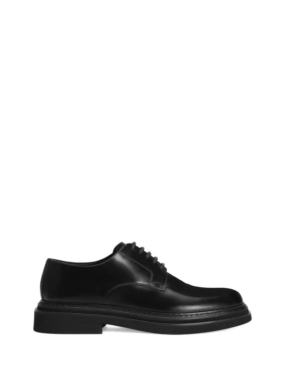 Scarpe derby nere in pelle di vitello spazzolata