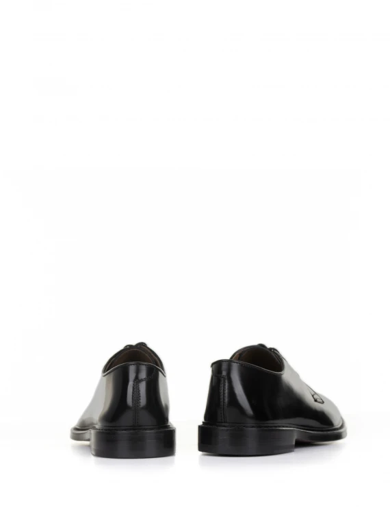 Flat shoes
