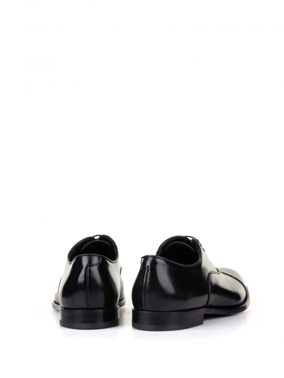 Flat shoes