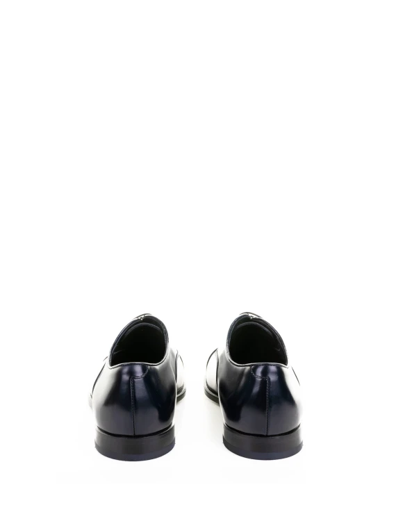 Flat shoes