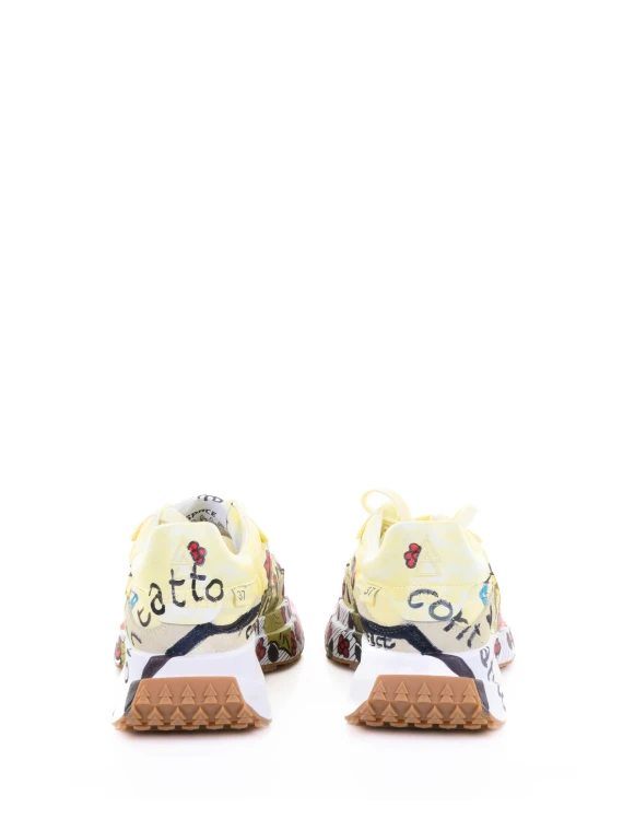 Sneaker gialla motivo floreale
