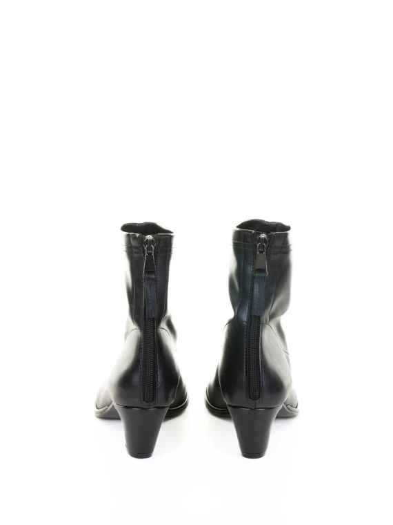 Stivaletto nero in pelle