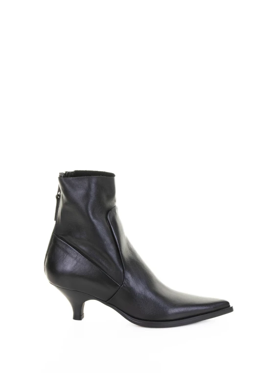 Stivaletto nero in nappa con zip e fondo gomma