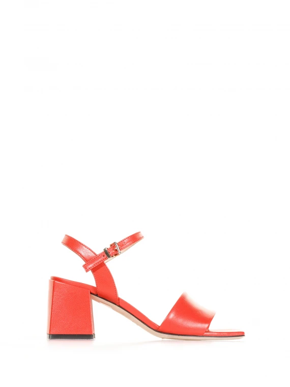 Nappa sandal with strap