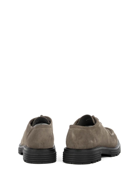 Mocassino in suede fango con lacci