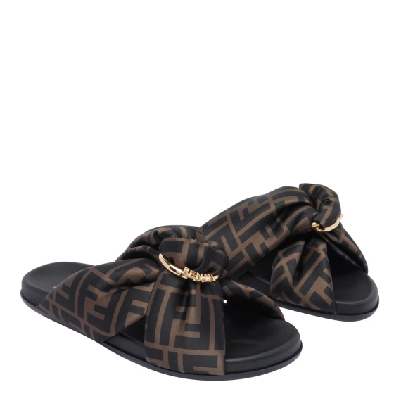 Sandali Brown