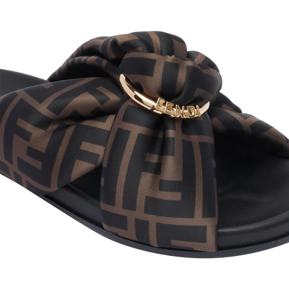 Sandali Brown