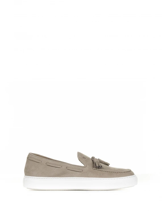 Moccasin in beige suede and rubber sole