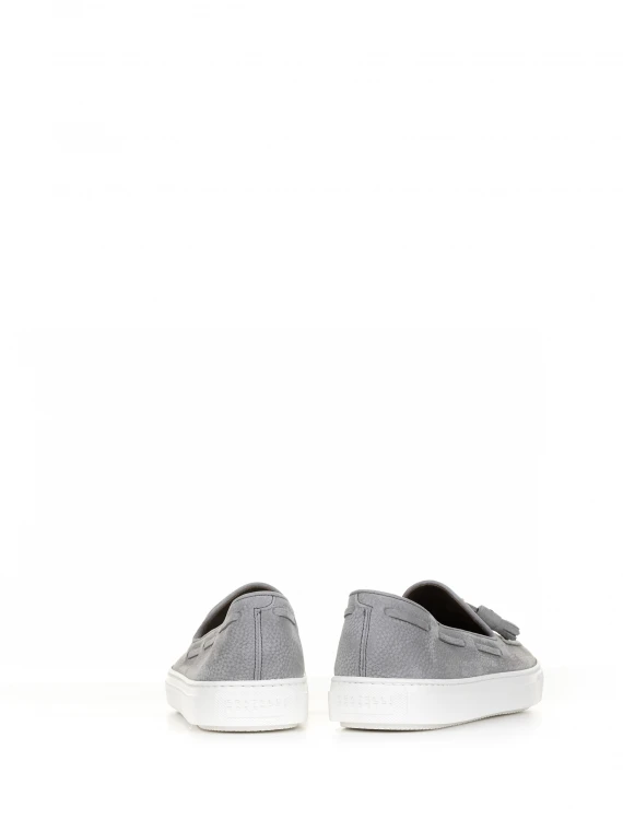 Moccasin in gray suede and rubber sole