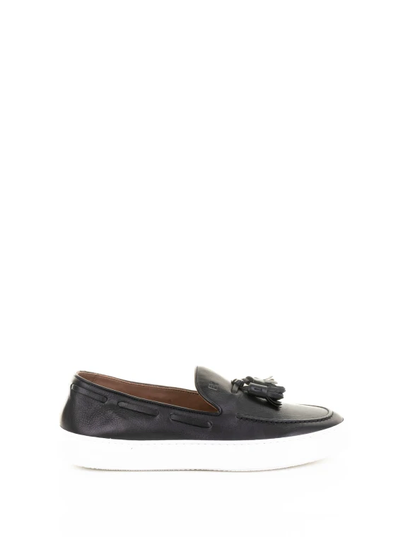 Mocassino nero in pelle con nappine