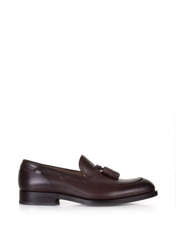 Leather loafers with tassels