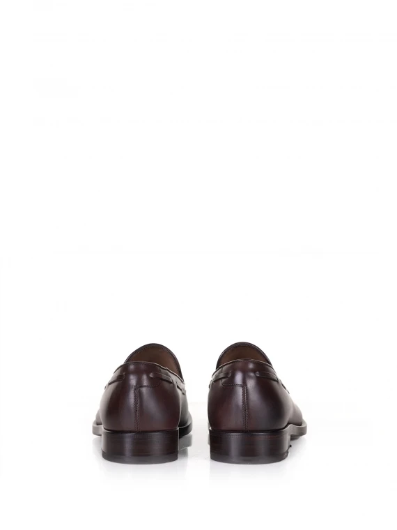 Leather loafers with tassels