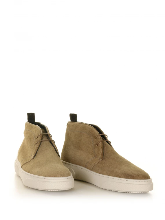 Ankle boot in suede and rubber sole