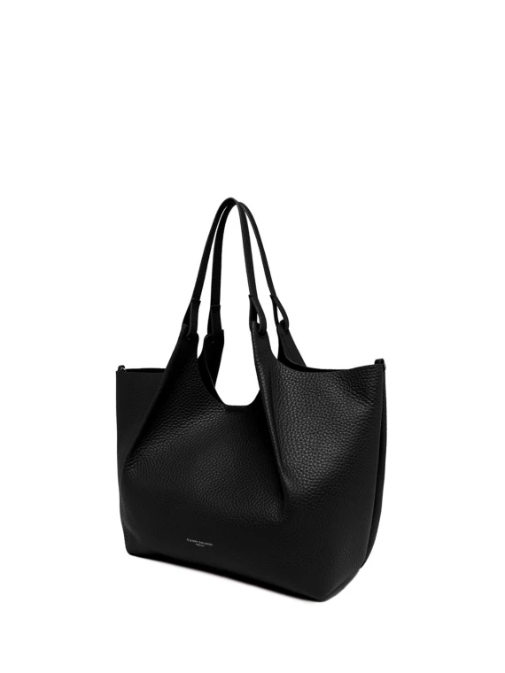 Dua bag in black hammered leather