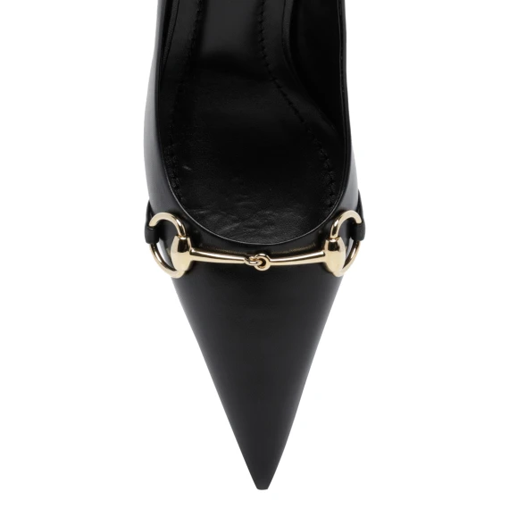 Décolleté in pelle nera con morsetto Gucci
