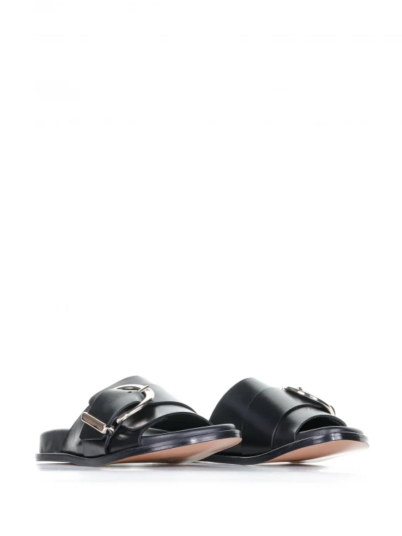 Leather slipper with maxi buckle