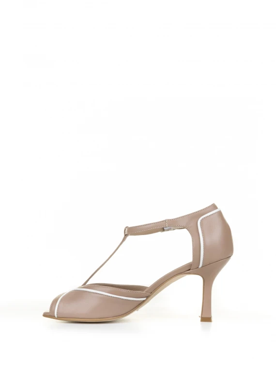Nude leather pumps with strap