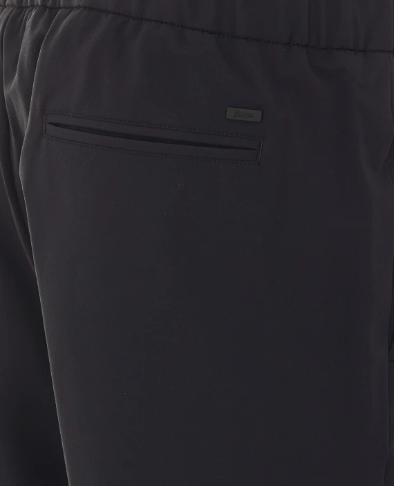 Pantaloni neri