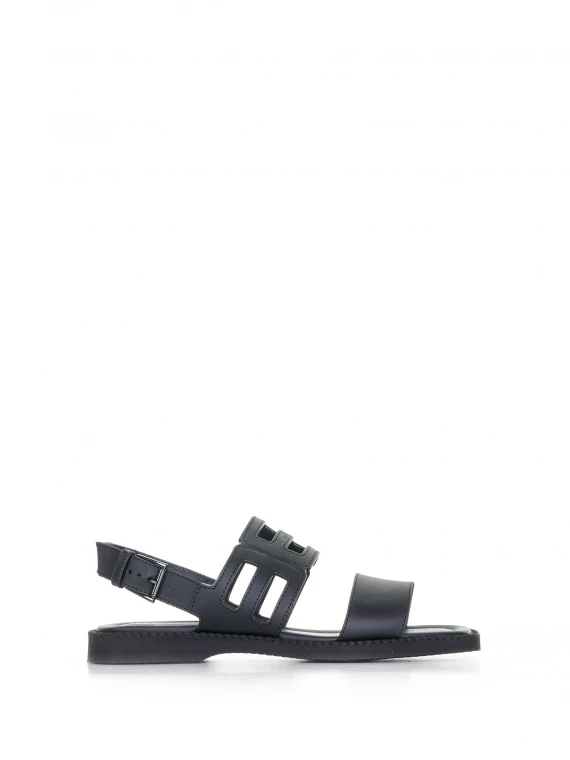 Leather sandals with buckle