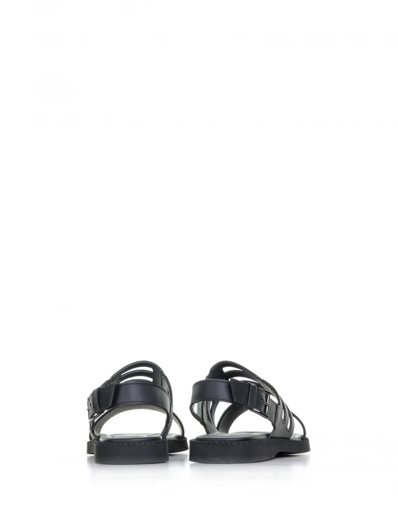 Leather sandals with buckle