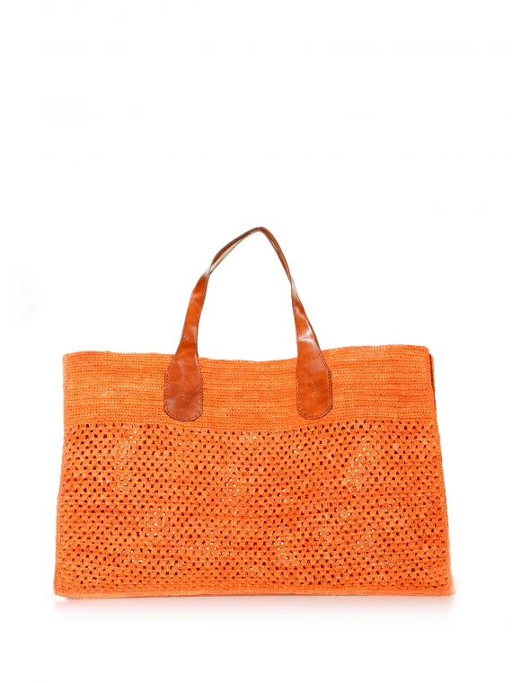 Two-tone hand bag in woven raffia
