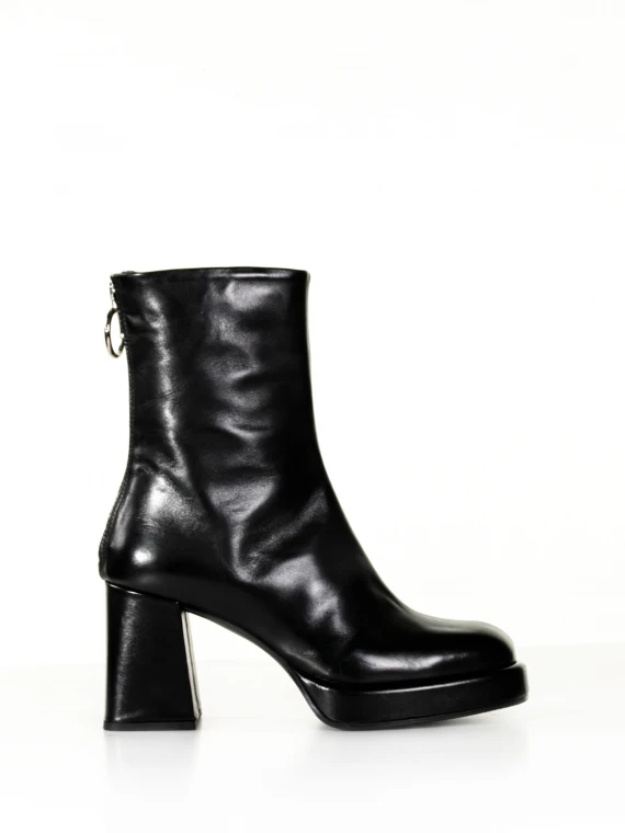 Ankle boot with platform and zip