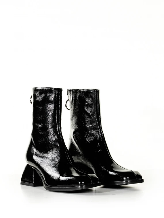 Naplack leather ankle boot with zip