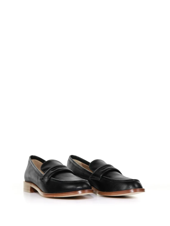 Loafers with contrasting sole
