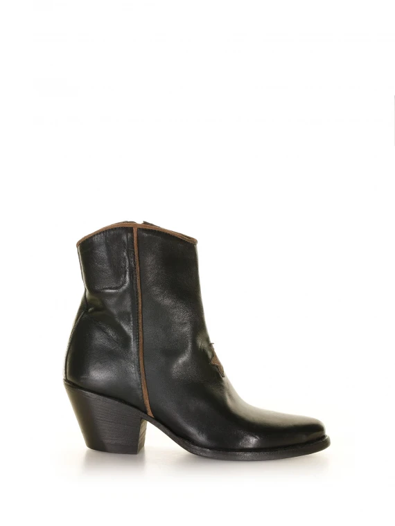 Black leather Texan boot