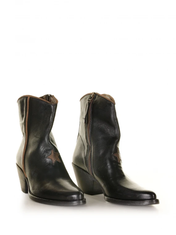 Black leather Texan boot