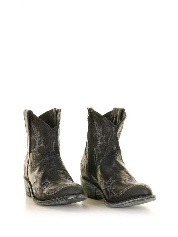 Cowboy style boot with side zip