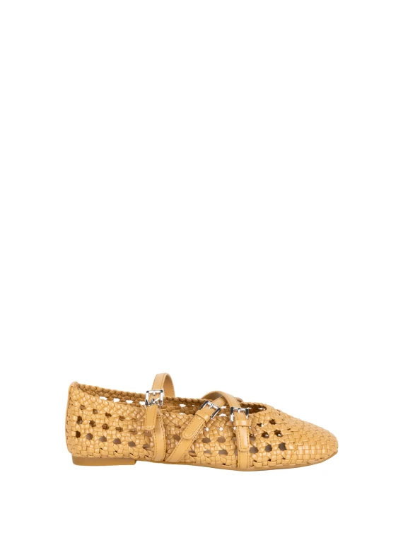 Flat shoes