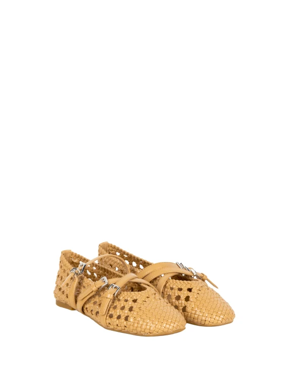 Flat shoes