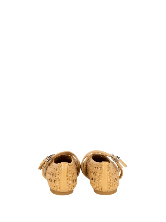Flat shoes