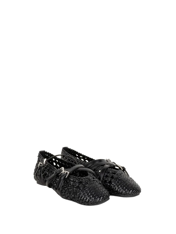 Flat shoes
